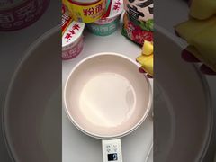 حساء المعكرونة الواسعة من أنوهاي مع البيض المعكرونة غير المقلية مع طعم لحم البقر الحار